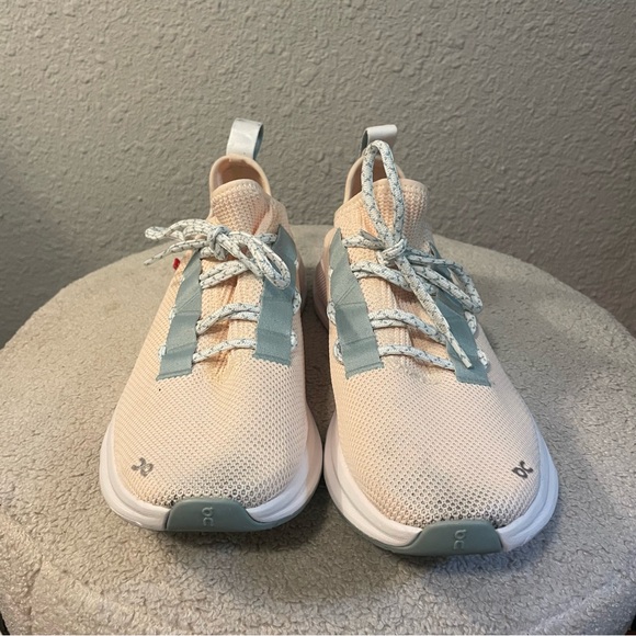 On Running Women's Light Pink/Nude Cloudeasy Athletic Shoes, Size 10 - Picture 2 of 4